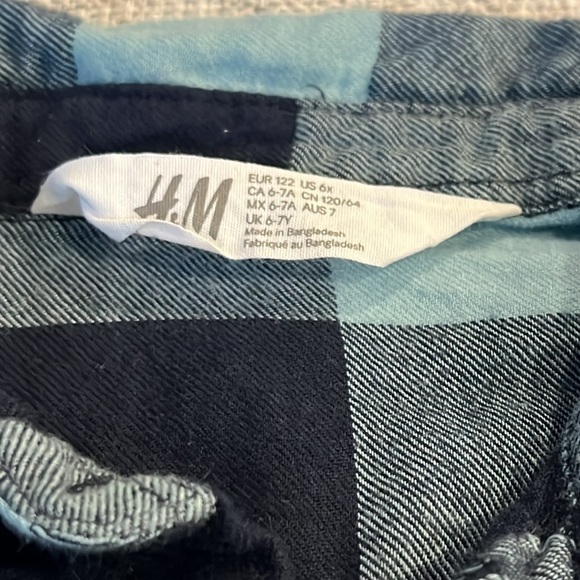 H&M plaid button down shirt - Picture 2 of 2